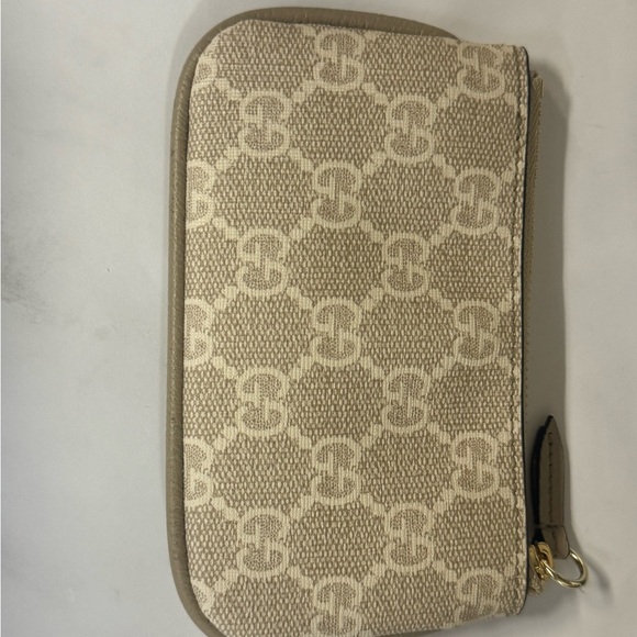 Like new Gucci Beige Monogram Key Pouch GG coin wallet - Picture 7 of 8